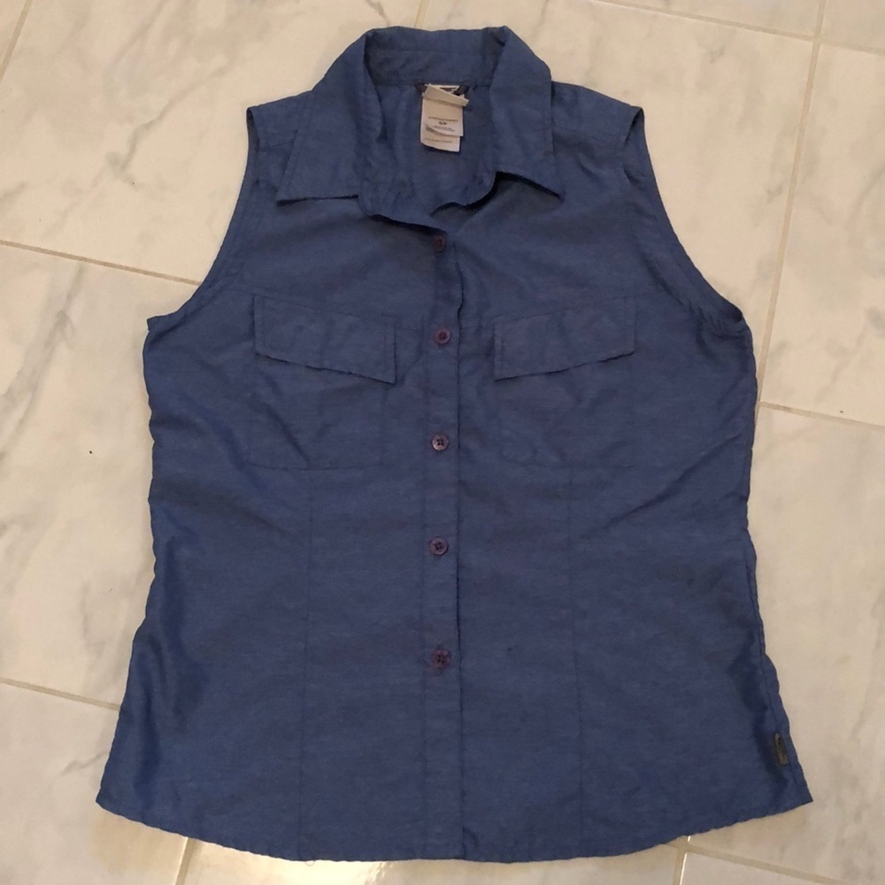 North Face ladies sleeveless blouse. EUC!